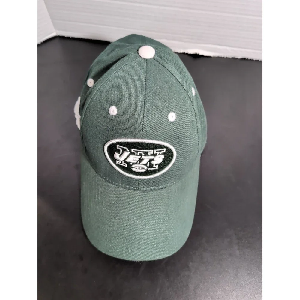 NEW YORK JETS EMBROIDERED LOGO CAP/HAT STRAPBACK  NFL TEAM APPAREL  EUC  GREEN